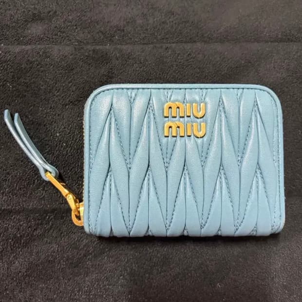 [미우미우] 마테라쎄 나파 가죽 지갑