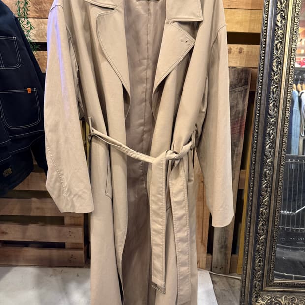 인사일런스 베이지 트렌치코트