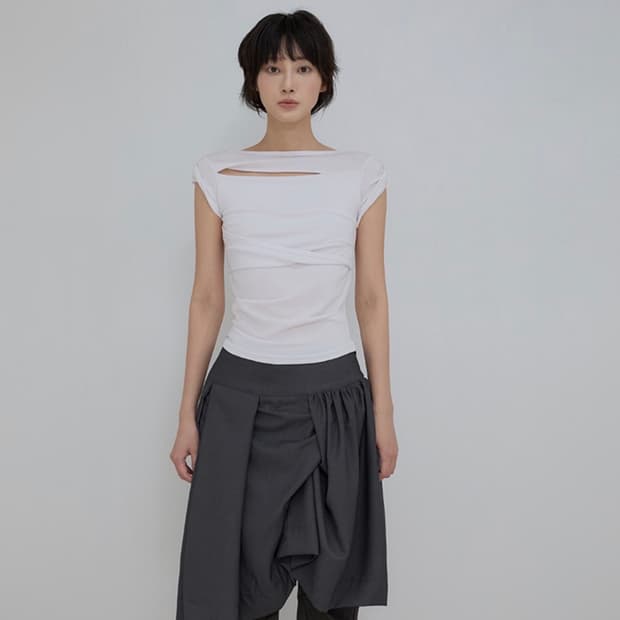 플레어업 Asymmetrical Draped Roll-Up T-Shirt