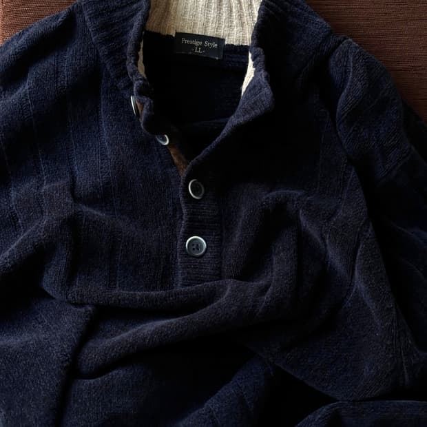 Coludy touch middle gauge knit button