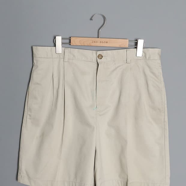 L.L.Bean Pintuck Chino Shorts (35)