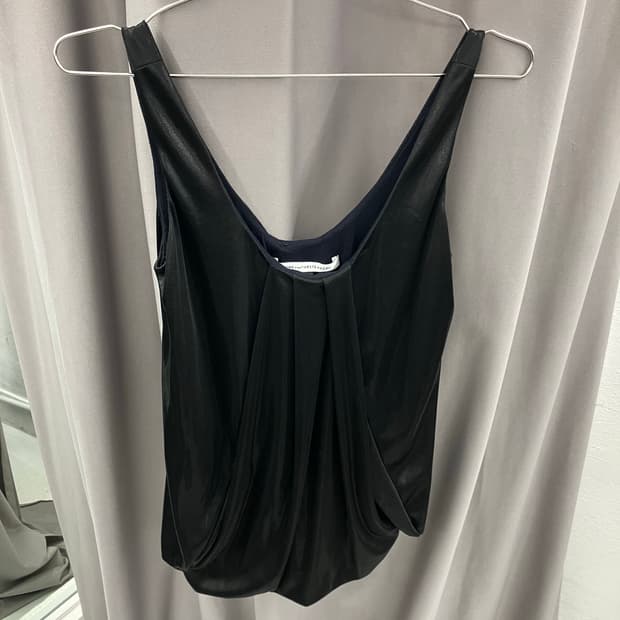 실키 드레이프 탑