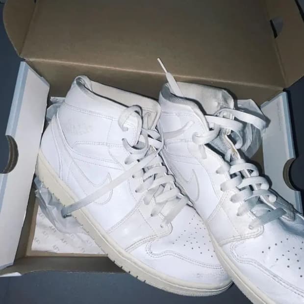 조던 하이 트리플화이트 285