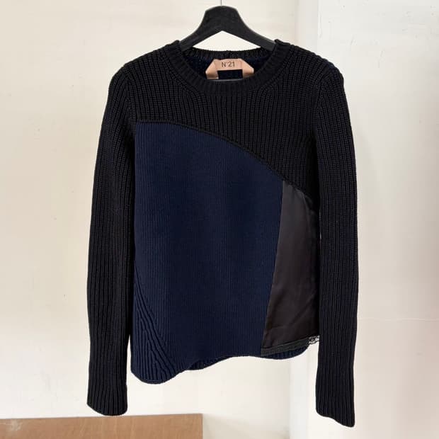 N21 블랙 네이비 골지 니트 스웨터 