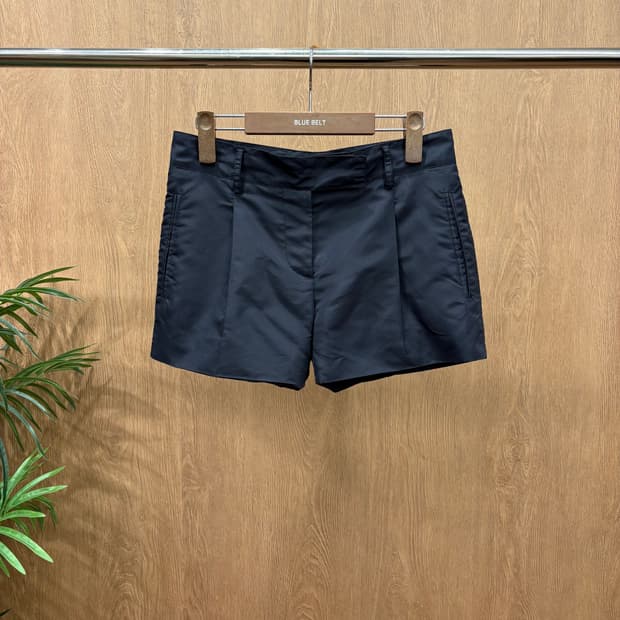 프라다 테일러드 숏팬츠 미니멀 슬릿 플랩 포켓 로고 라벨 디테일 네이비