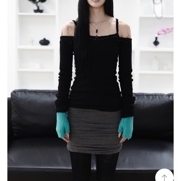 미애 오프숄더 니트