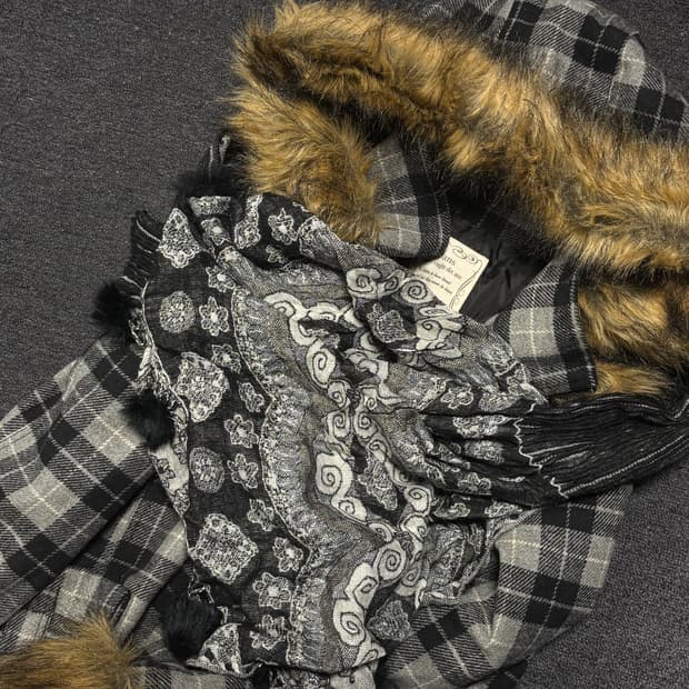 Vintage paisley knit muffler