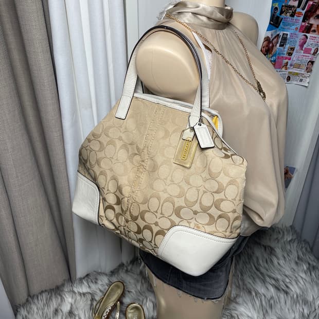 Coach 코치 베이지 화이트 키링 숄더백