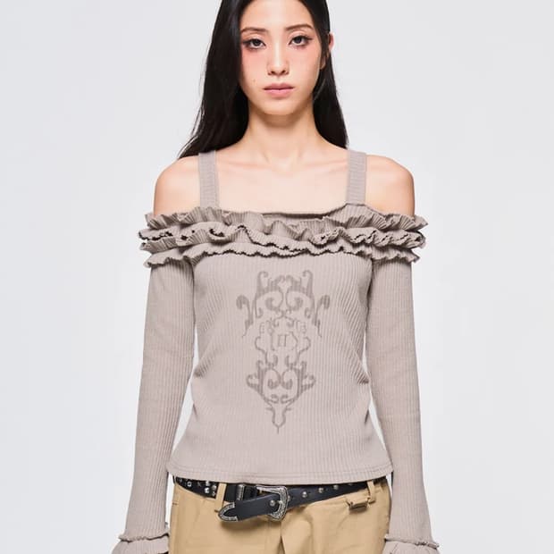 와이이이엘 OFF-SHOULDER RUFFLE TOP BROWN