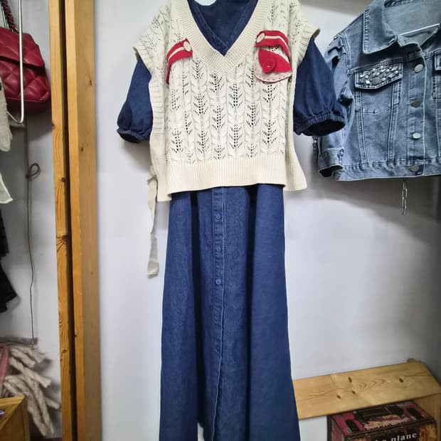 브이넥 벌룬 퍼프 데님 원피스. 스티치 포인트 베스트