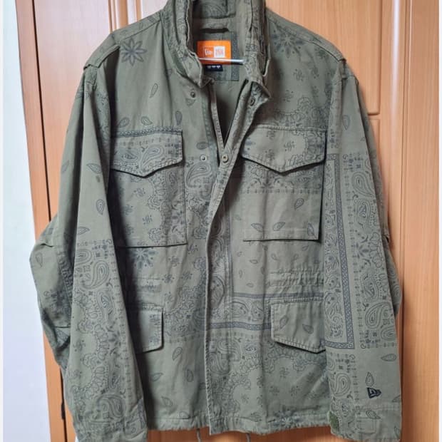 [XL] 뉴에라 페이즐리 야상