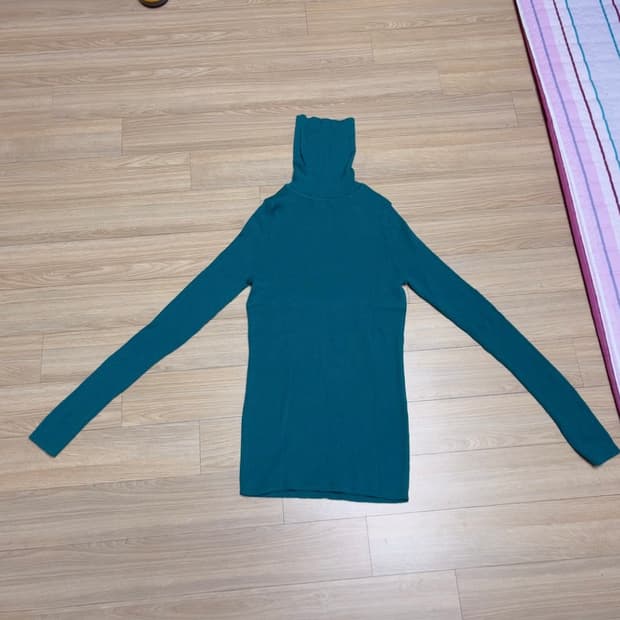 유니클로 재팬 터틀넥 니트