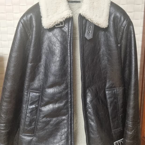 발렌티노 무스탕 판매합니다