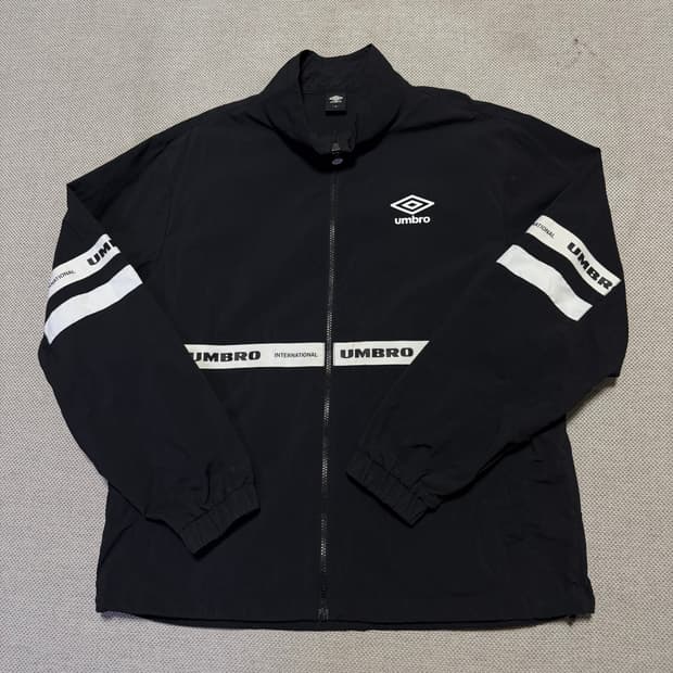 엄브로 인터내셔널 바람막이