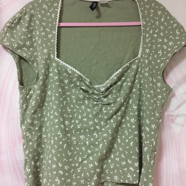 h&m 흐앤므 하트넥 잔꽃무늬 반팔 상품이미지1