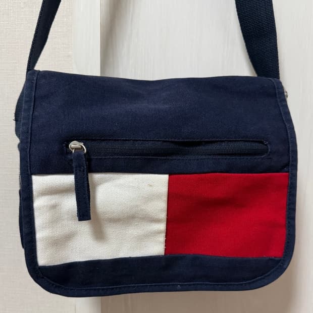 타미힐피거 미니 크로스백