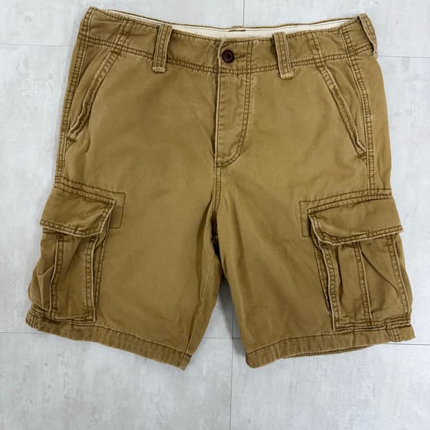 Hollister 베이지 카고 반바지