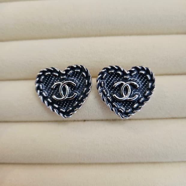 샤넬 업사이클링 데님 하트  귀걸이