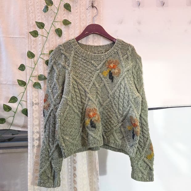 그리너리 패턴 크롭 니트