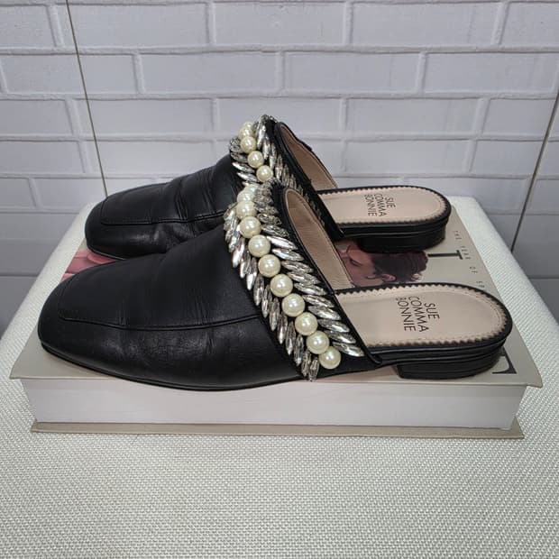 슈콤마보니 뮬 블로퍼 슈즈 샌들 판매합니다 225사이즈