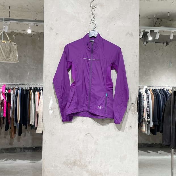 아크테릭스 퍼플 패커블 나일론 윈드 브레이커