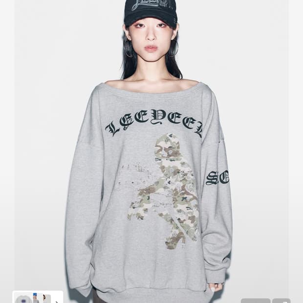 YEEL GRAPHICS OFF-SHOULDERSWEATSHIRT구해요