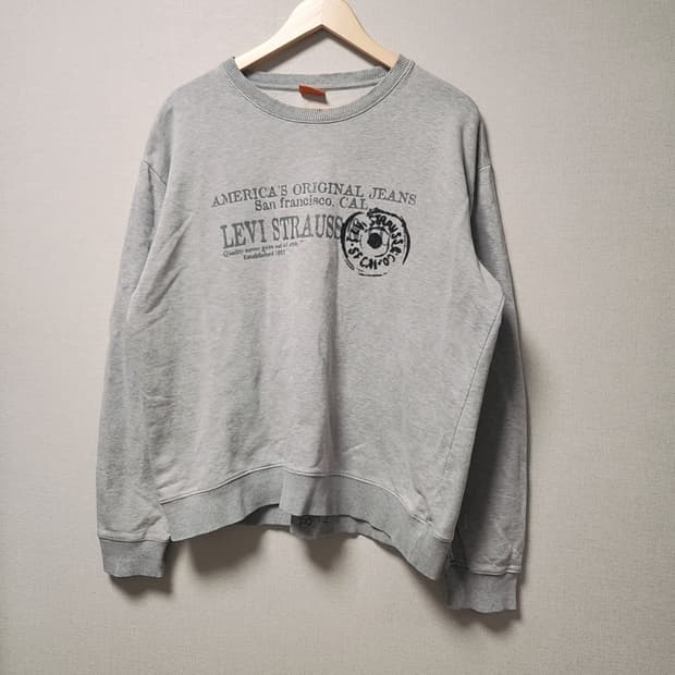 [100] 리바이스 그레이 맨투맨