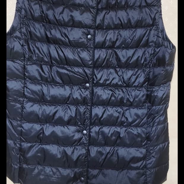 유니클로 여성 다운 경량 패딩조끼m사이즈 새급