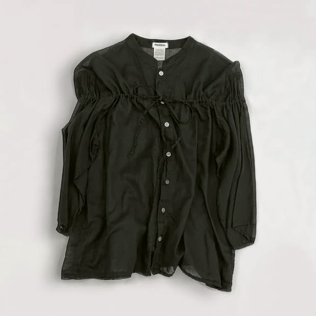 이세이미야케 플랜테이션 시스루 블라우스 프론트 스트링 디테일 루즈핏 블랙