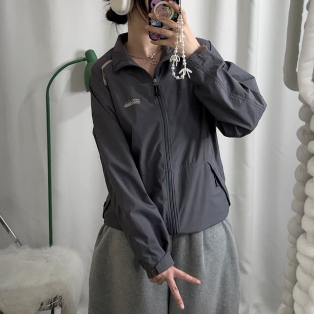 그레이 오버핏 바람막이