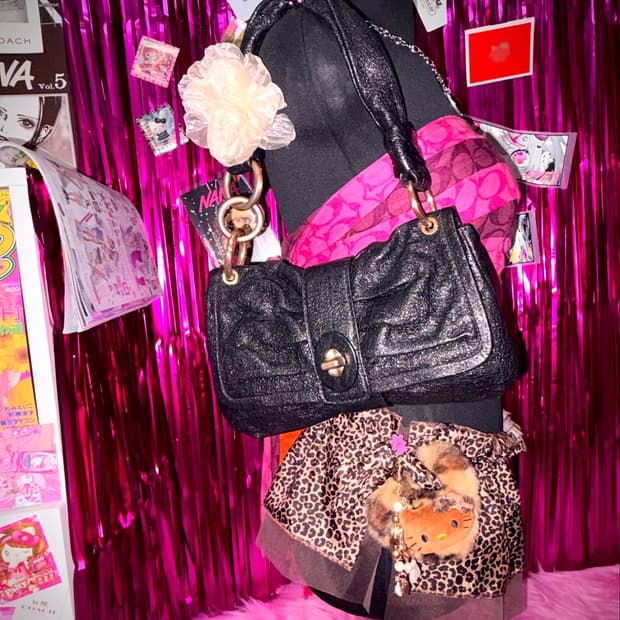 🎐Sale🌌유니크) Coach 코치 샤이닝레더 플랩숄더백 블랙