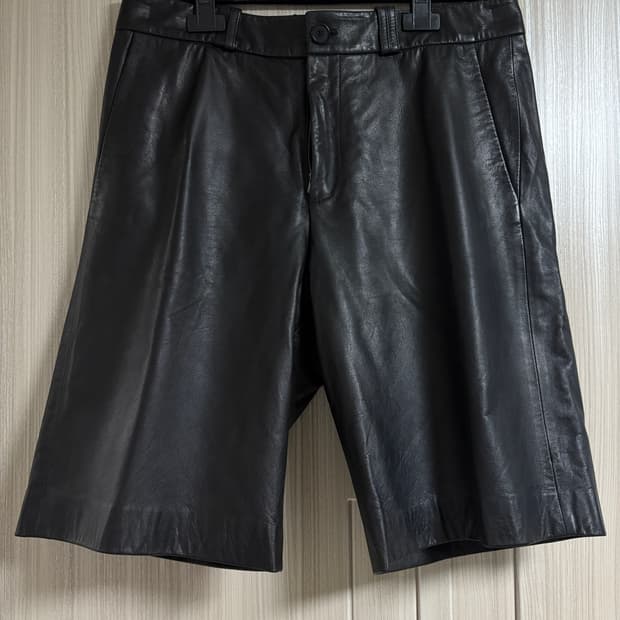 지방시 가죽 반바지