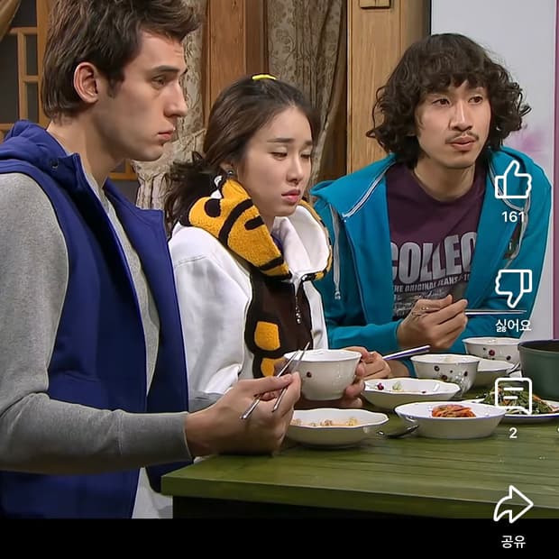 유인나가 입고있는 마일로 후드집업 구해요