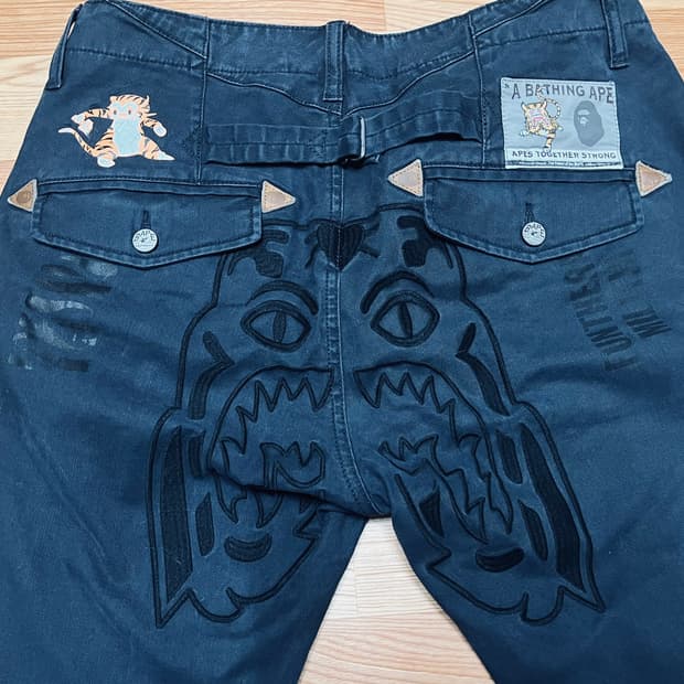 베이프 타이거 자수 팬츠