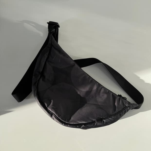 유니클로 마리메꼬 반달백 크로스백