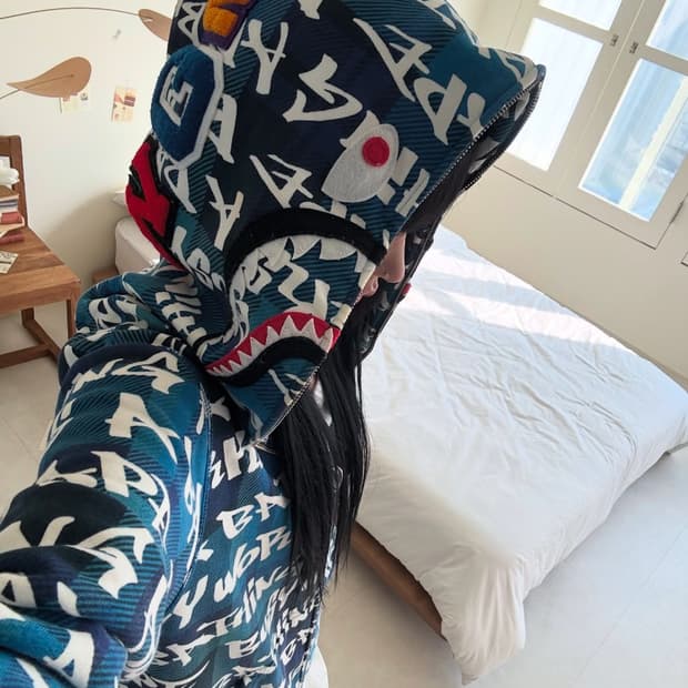 베이프 샤크 레터링 후드집업