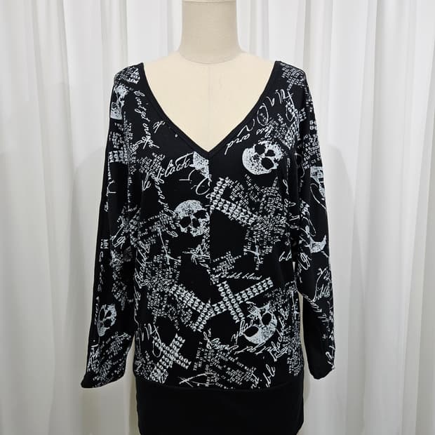 우티스타일 펑크 브이넥티