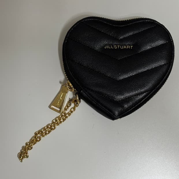 질스튜어트 하트 지갑