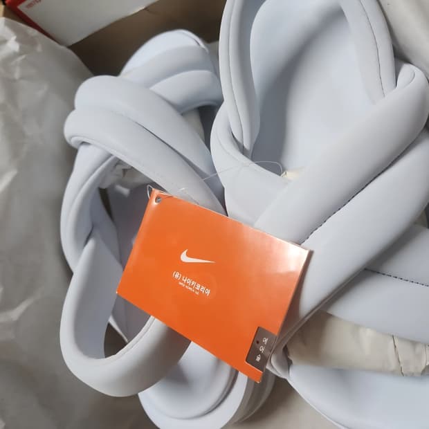 나이키 에어맥스 아일라 샌들 (새 상품)