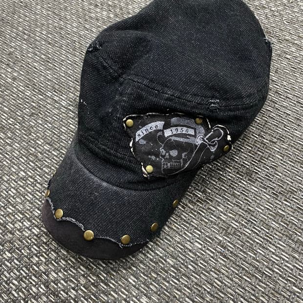 00’s Grunge Studded Skull Black Cap