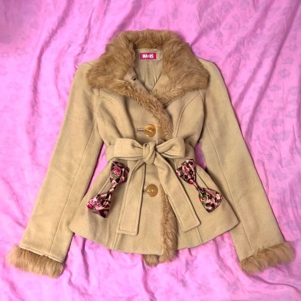 마즈 MA*RS 갸루 대장 로즈호피 리본 퍼 베이지 코트 mars