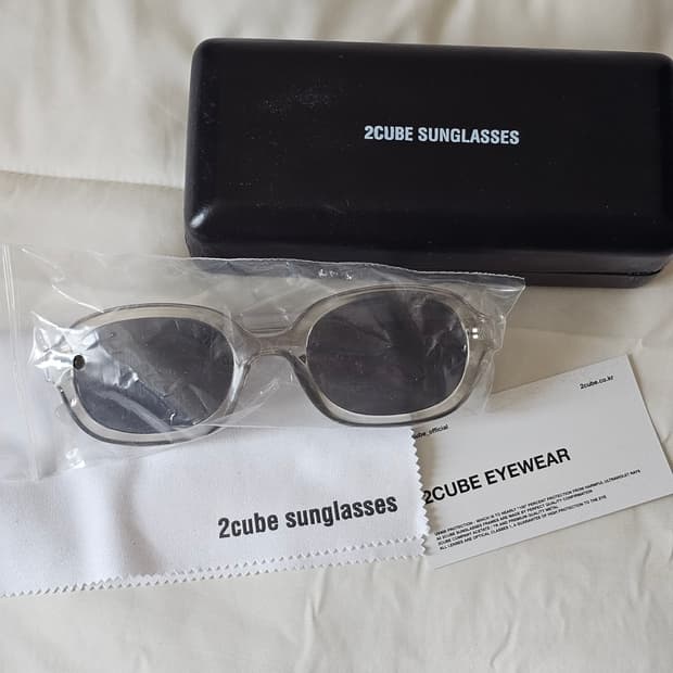 새제품) 2cube 투큐브 선글라스 반투명테  블랙 그레이 런닝 등산
