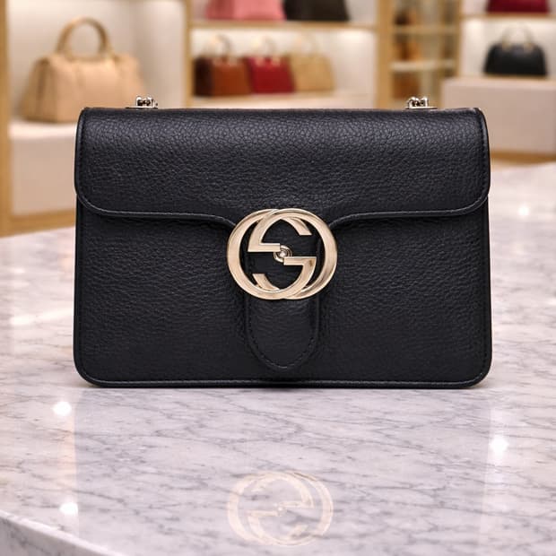 [S급] 구찌 인터로킹 GG 가죽 체인 숄더백 스몰 블랙 판매합니다!!!