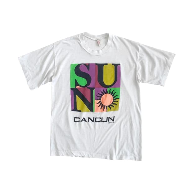 8-90's Cancun Mexico SUN T-shirt