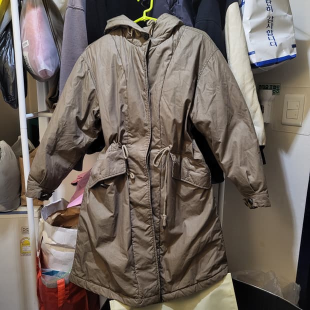 아떼 바네사브루노 후드 롱 패딩 점퍼 카키