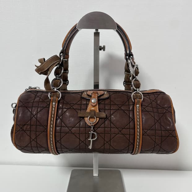 디올 로맨틱 토트백 레더브라운