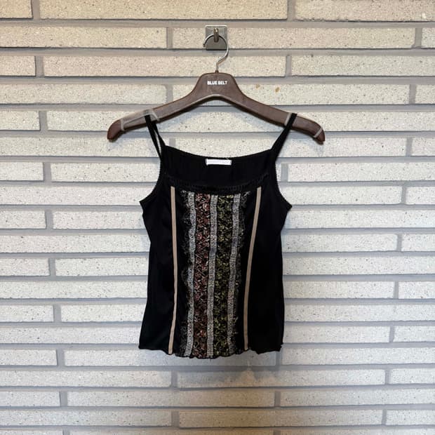 JPN VINTAGE 나시 셔링 플라워 자수 디테일 블랙 23,000원
