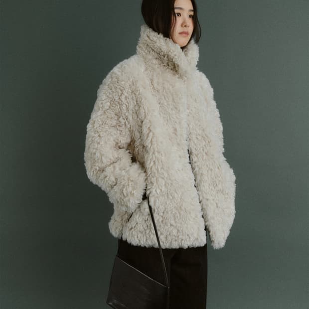 HOWUS 컬리 하프 코트 샌드 Curly Half Coat Sand