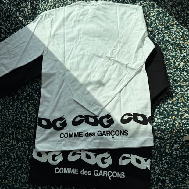 꼼데가르송 CDG WAVY 백 로고 롱슬리브 2컬러