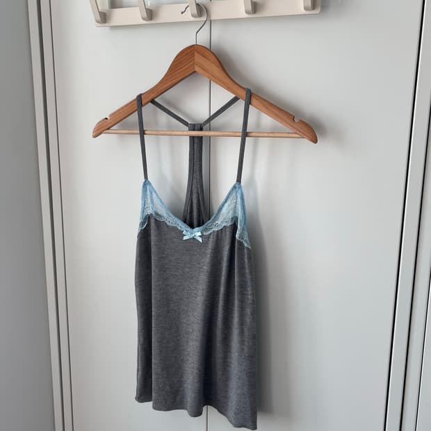 Honeyden 레이스 리본 홀터넥 슬리브리스